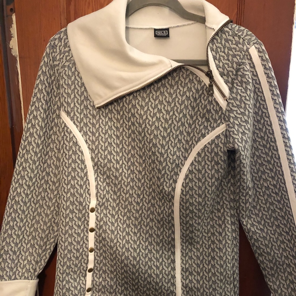 Nils Athleisure Sweater, NEVER WORN